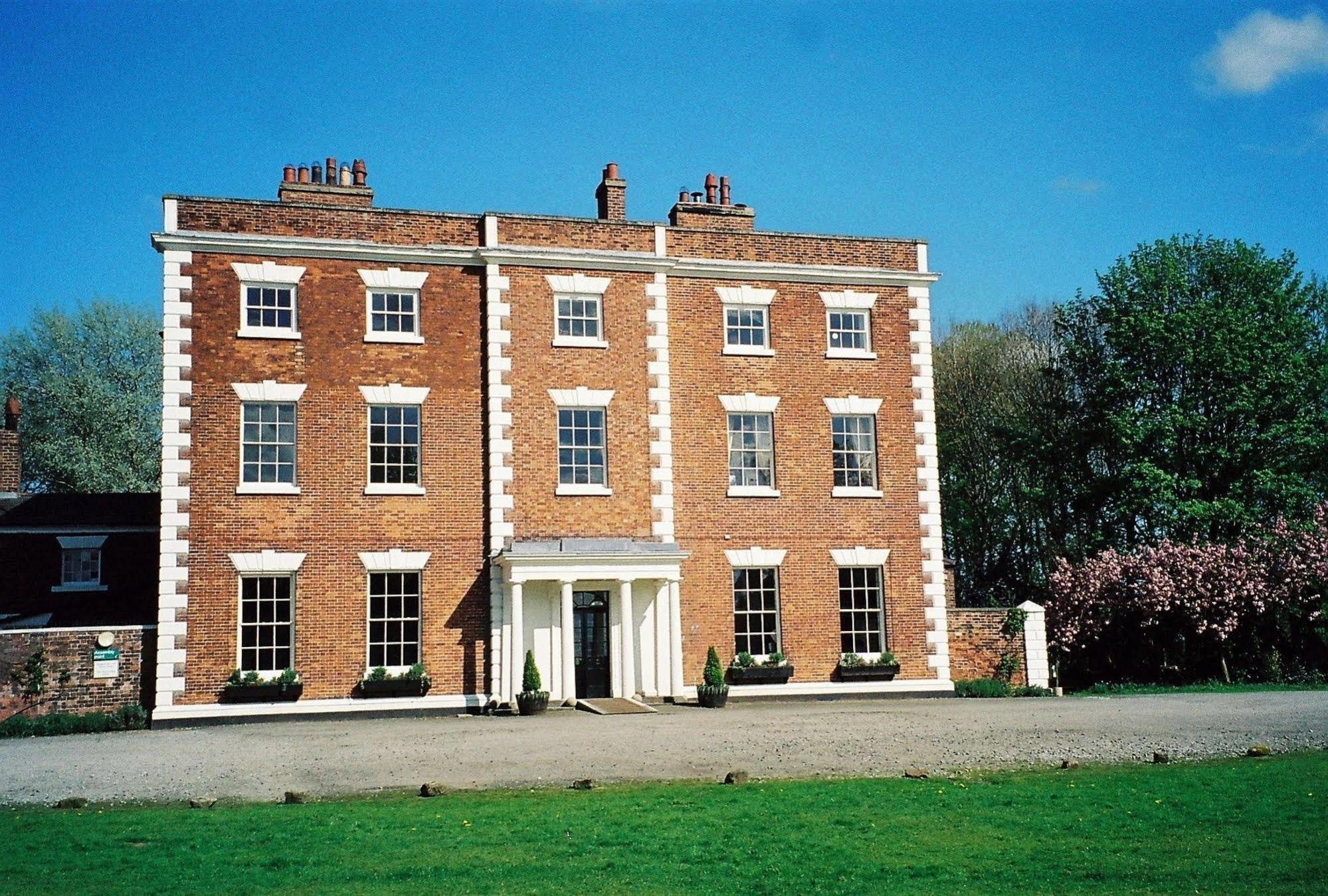 Trafford Hall Chester Exteriör bild